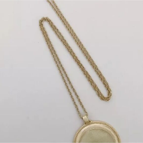 GOLDTONE CHICO'S ENAMEL PENDANT 37"-40" NECKLACE NWOT - Picture 2 of 3